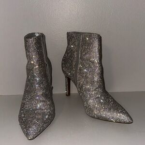 Gianni Bini Size 8 sparkly booties